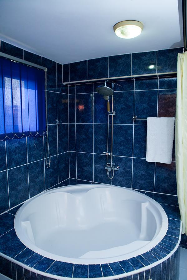 Maxwell Court Apartments Accra Exterior photo