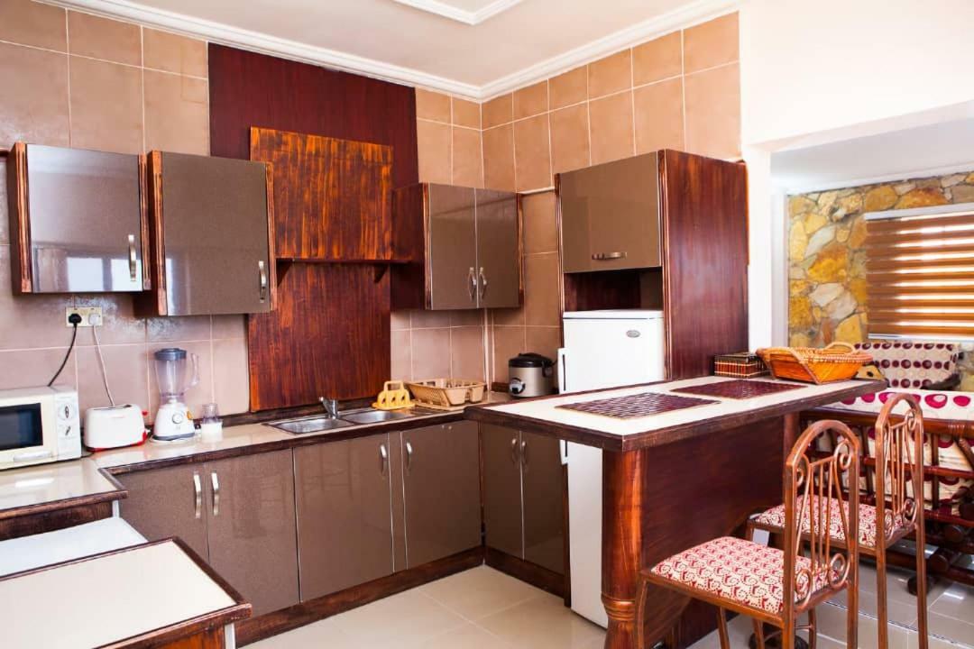 Maxwell Court Apartments Accra Exterior photo